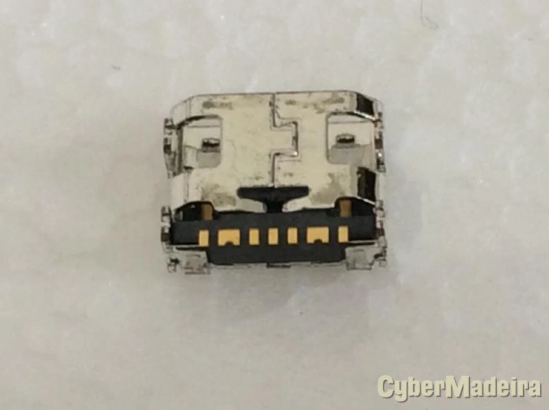 Ficha micro usb samsung G318H , S6810 , S7390 , S7392