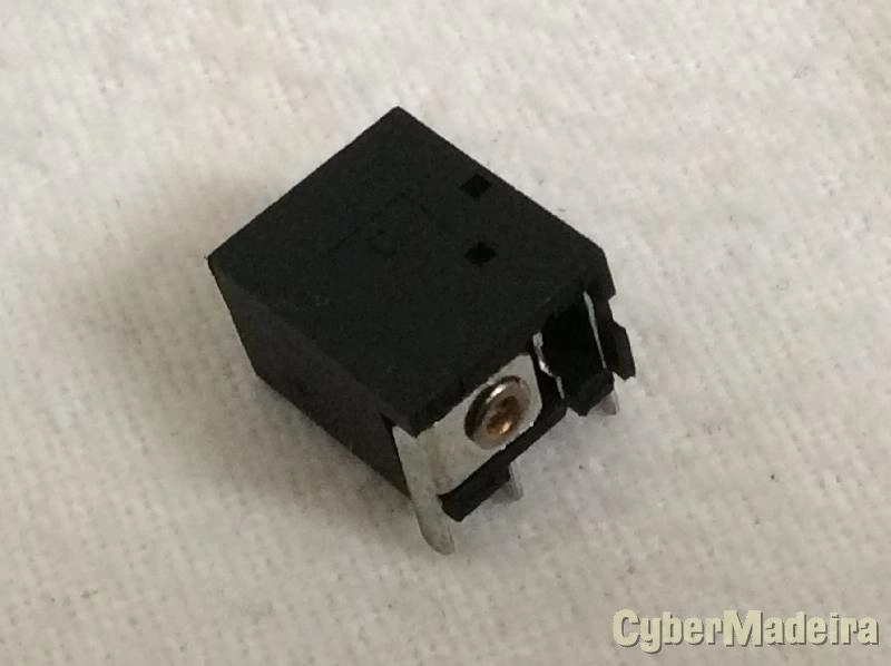 Ficha alimentação computador portatil