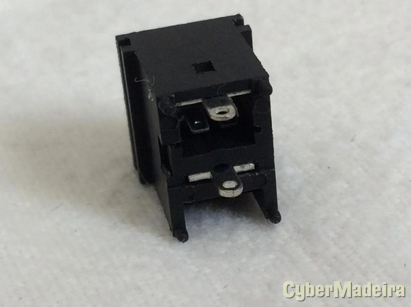 Ficha alimentação computador portatil