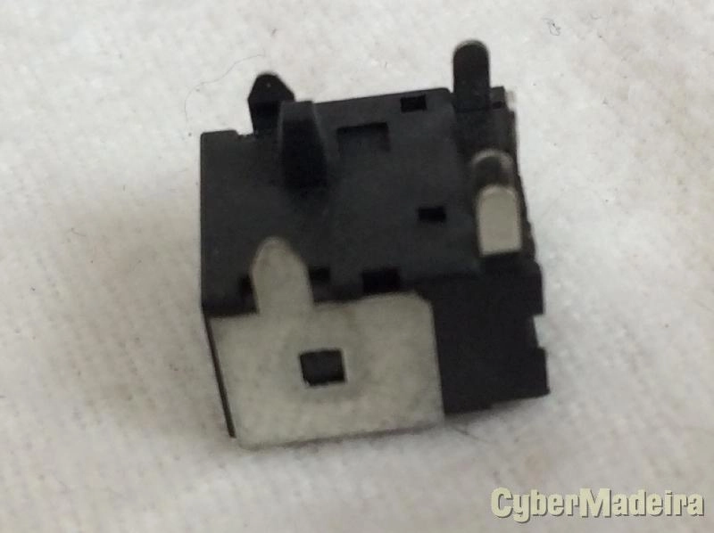 Ficha alimentação computador portatil