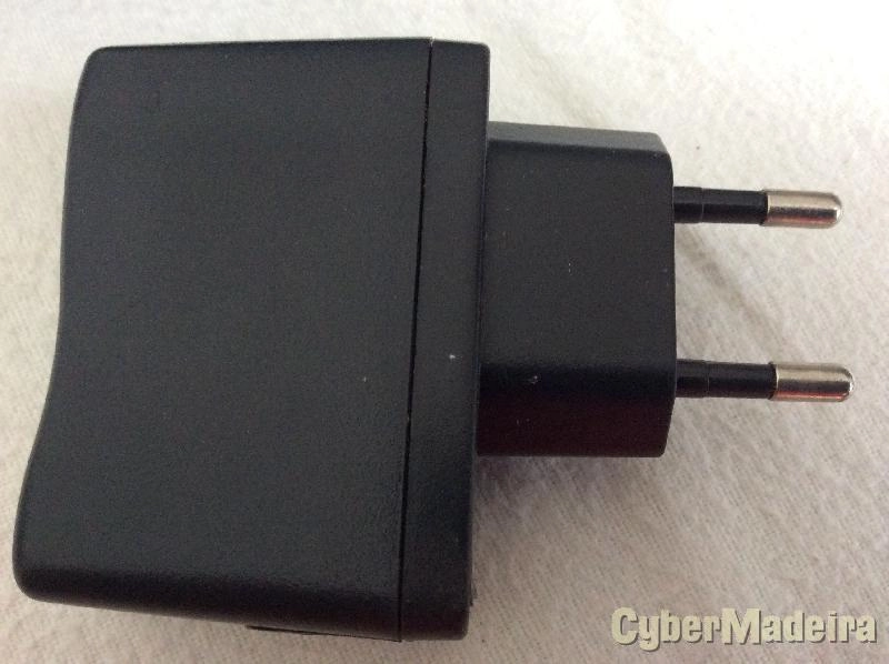 Carregador universal com saida usb 5V 750MAH