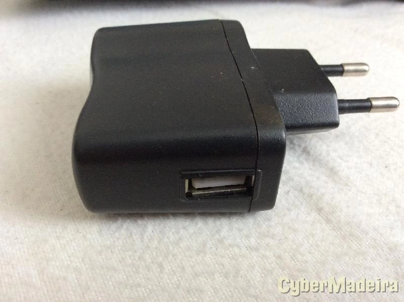 Carregador universal com saida usb 5V 750MAH