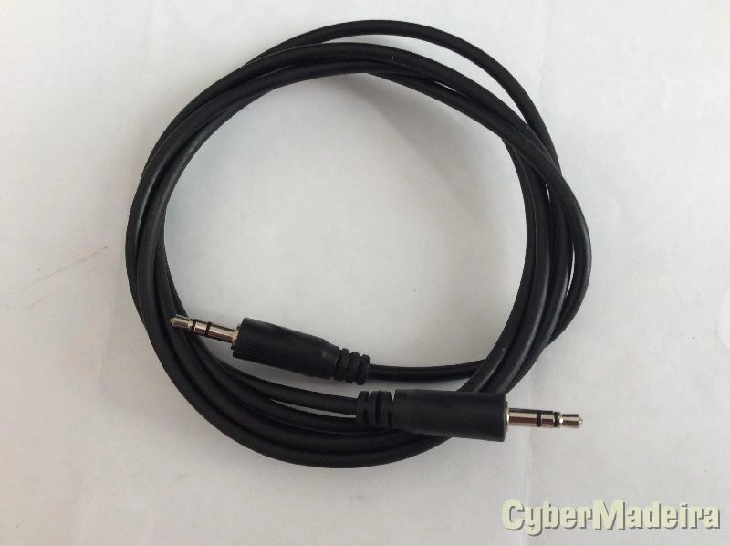 Cabo 3,5mm stereo macho - macho 1,5M
