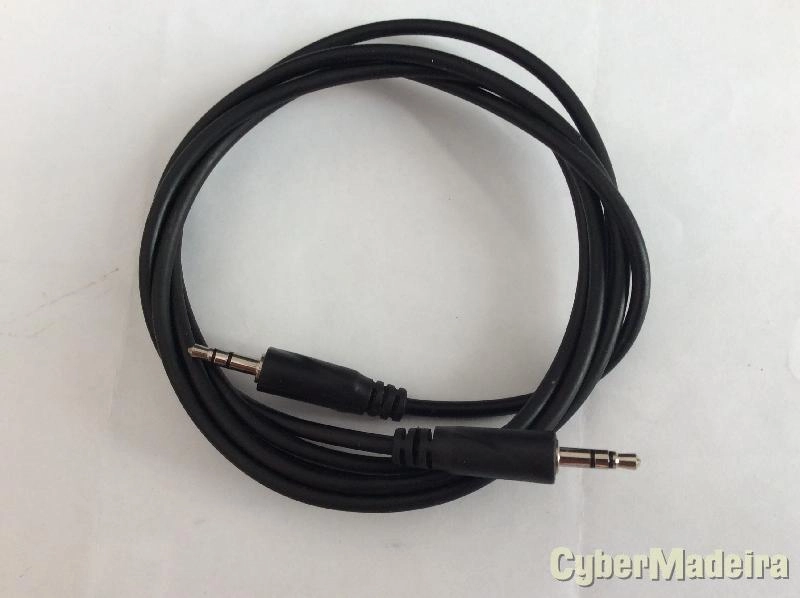 Cabo 3,5mm stereo macho - macho 1,5M