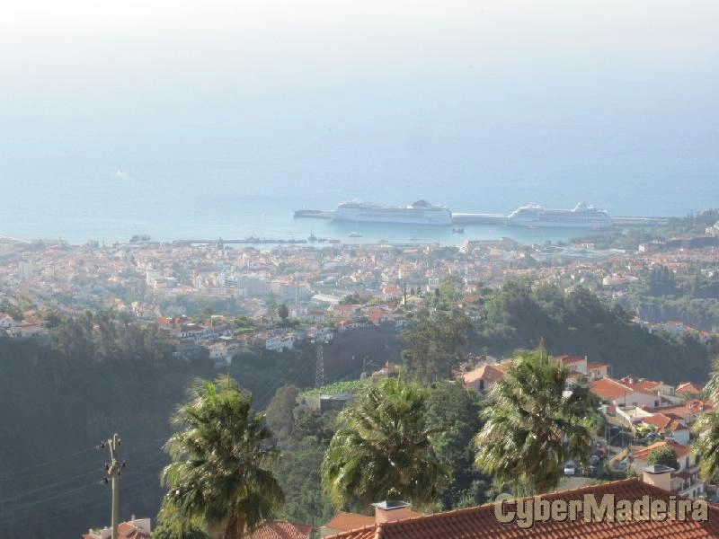 Terreno com vista sobre a baía do Funchal