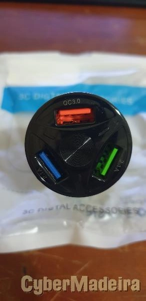 Carregador com 3 entradas USB de isqueiro para o carro (Novo)