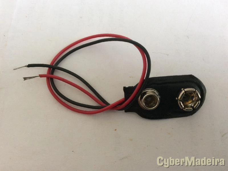 Suporte   clip com fios para pilha de 9V