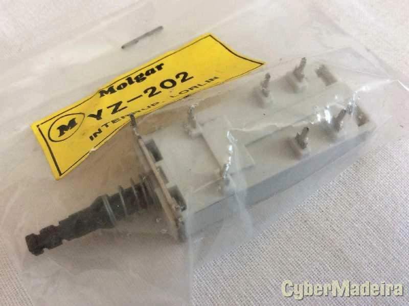 Interruptor bipolar com contacto auxiliar  YZ-202  YZ202 CRT Outros NÃO