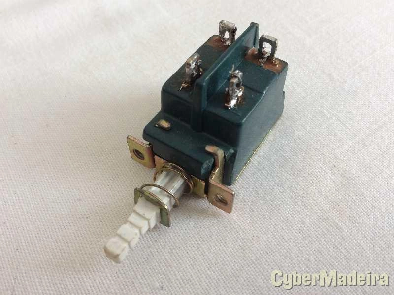 Interruptor bipolar 8A 250VAC  KDC-A04