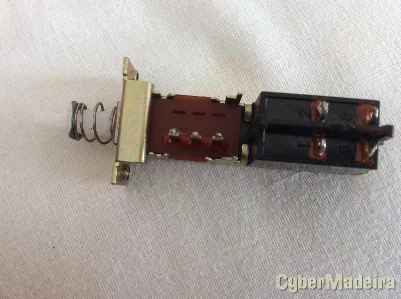 Interruptor bipolar com contacto auxiliar  ESB76937A  5A 250VAC