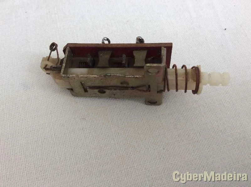 Interruptor bipolar 2,5A 250VAC   4136 CRT Outros NÃO