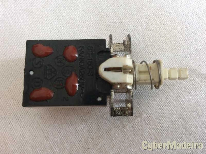 Interruptor bipolar 5A 250VAC.  SS-160-3