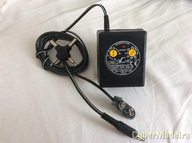 Transformador tensão  regulável 1.5 a 12V 300mA   V68