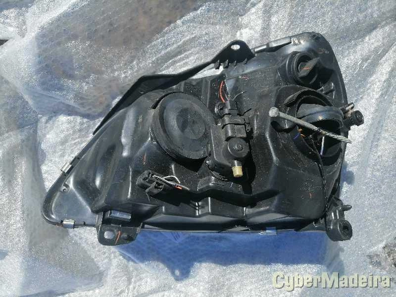 Farol direito Renault Clio II (Ano 2001 a 2006)