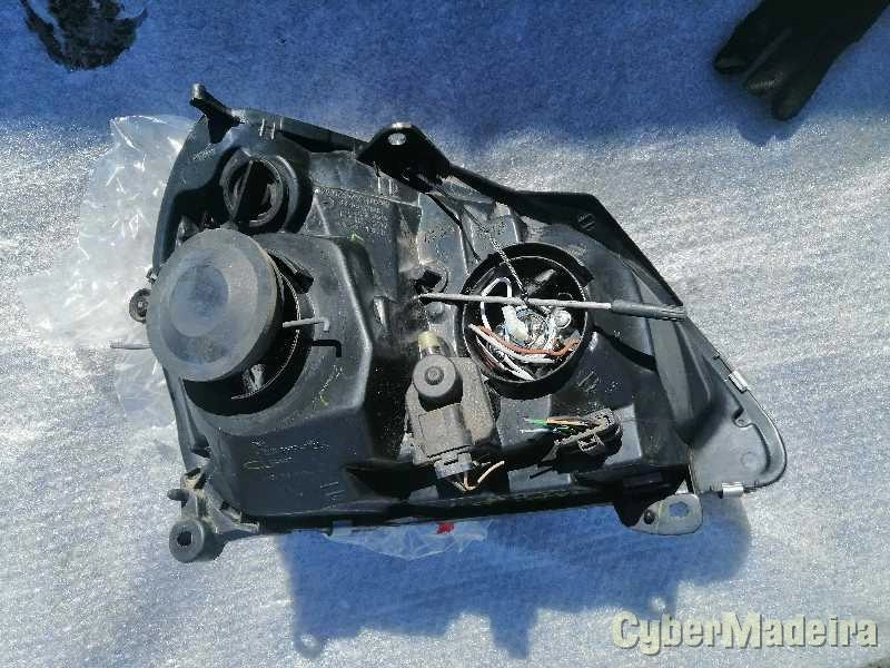 Farol esquerdo Renault Clio II (Ano 2001 a 2006)