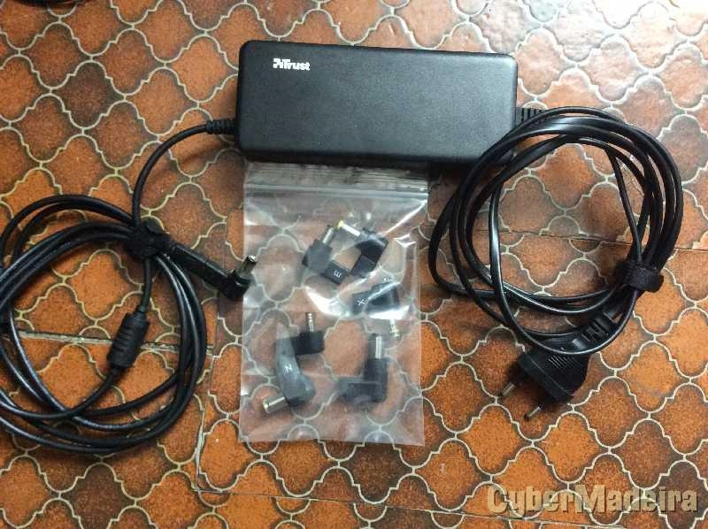 Carregador regulável 15-24V para computador portátil Trust 17566   90W