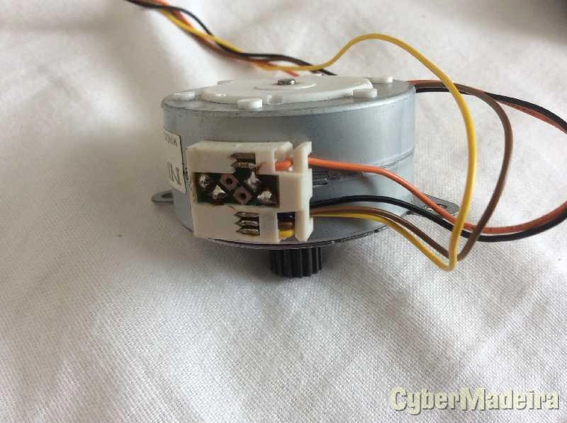 Motor de passo NMB PM42L-048-YTB2