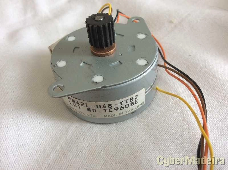 Motor de passo NMB PM42L-048-YTB2