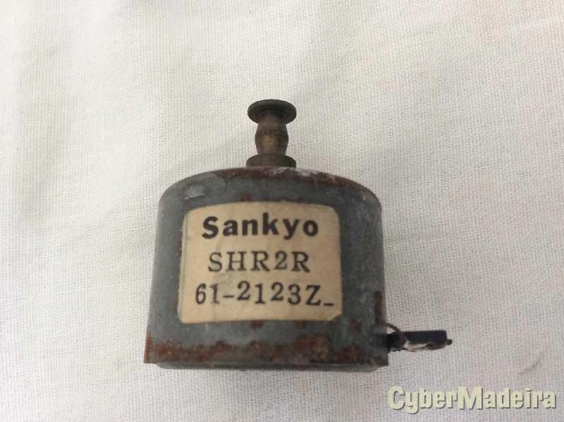Motor gira discos Sankyo SHR2R