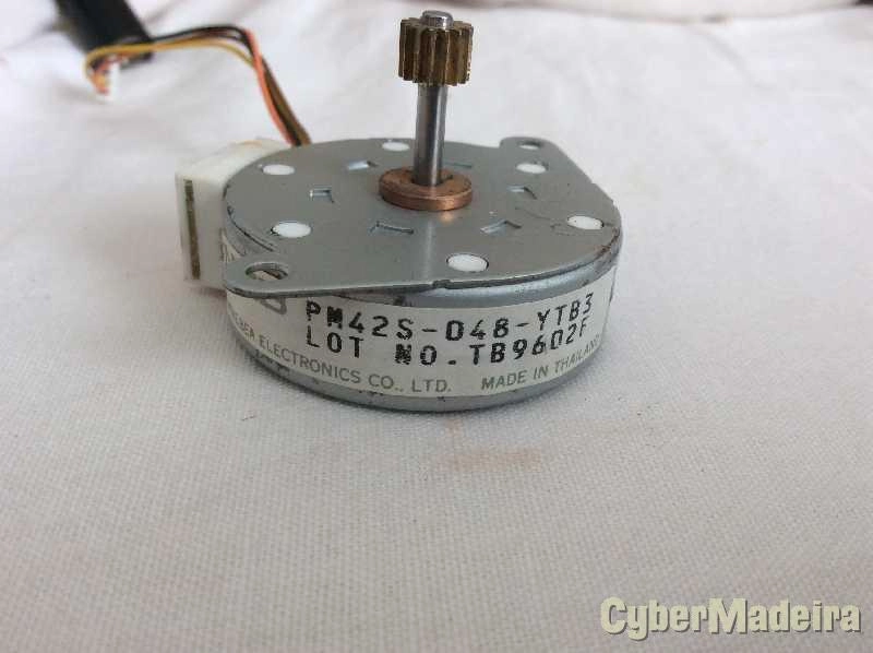 Motor de passo NMB PM42S-048-YTB3