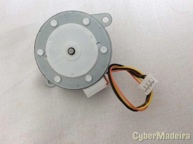 Motor de passo NMB PM42S-048-YTB3