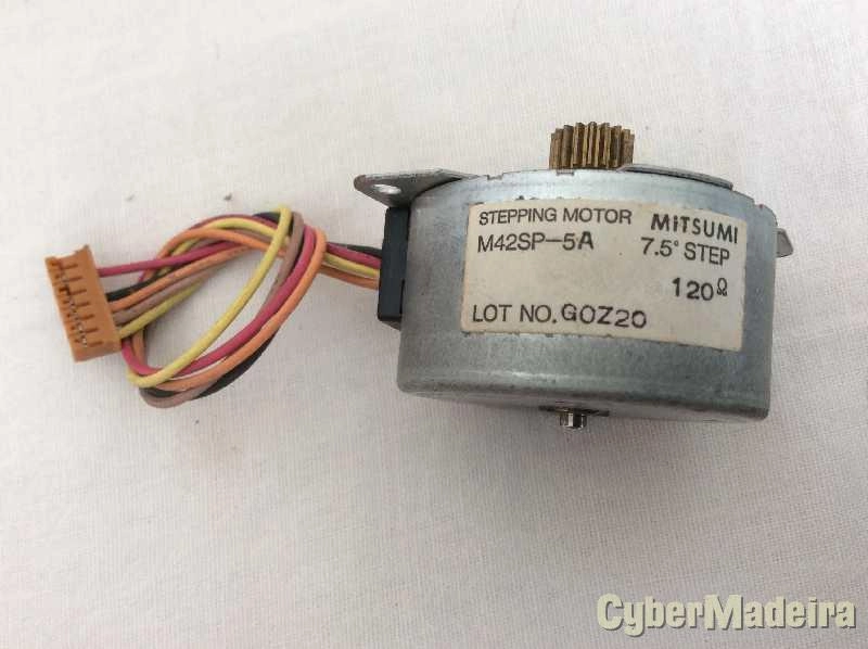 Motor de passo M42SP-5A