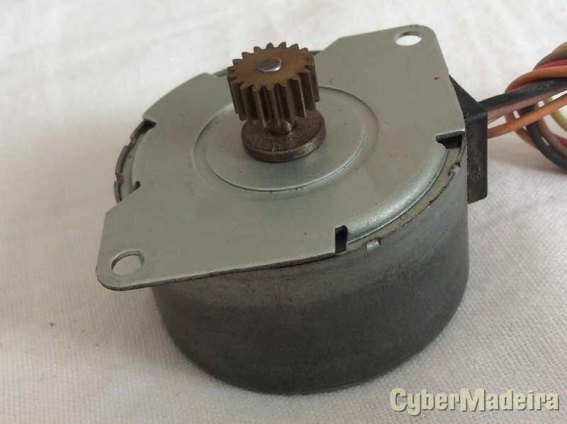 Motor de passo M42SP-5A