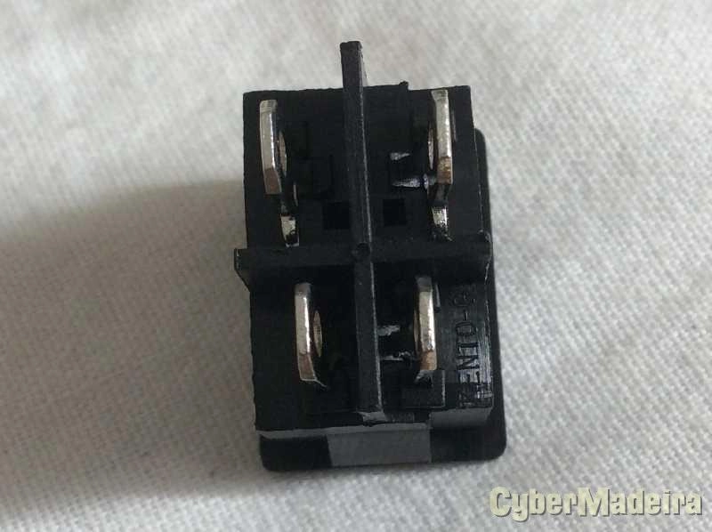 Interruptor basculante bipolar duas posições ON/OFF  8A 250VAC