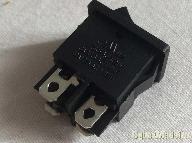 Interruptor basculante bipolar duas posições ON/OFF  8A 250VAC