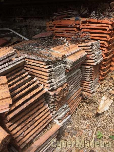 Telhas Antigas de Cemento