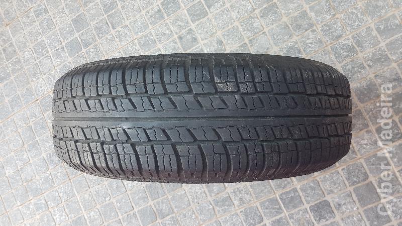 4 rodas com jantes  Mangels  15" com pneus