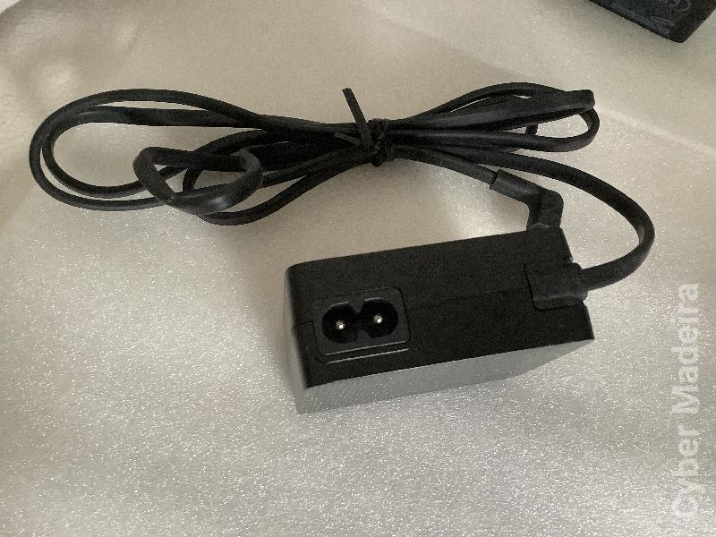 Adaptador AC / carregador original Samsung BN44-00990A  14V , 2,5A  35W