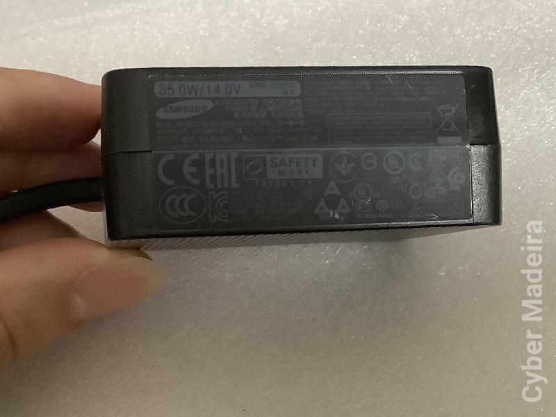 Adaptador AC / carregador original Samsung BN44-00990A  14V , 2,5A  35W