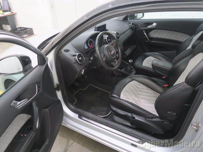 AUDI A1 1.6 TDI AMBITION IN TOUCH CONNECTIVITY Gasóleo