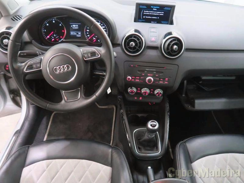 AUDI A1 1.6 TDI AMBITION IN TOUCH CONNECTIVITY Gasóleo