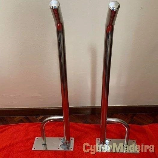Apoio Articulado p/ sanitário, fixação à parede em aço inoxidável polido