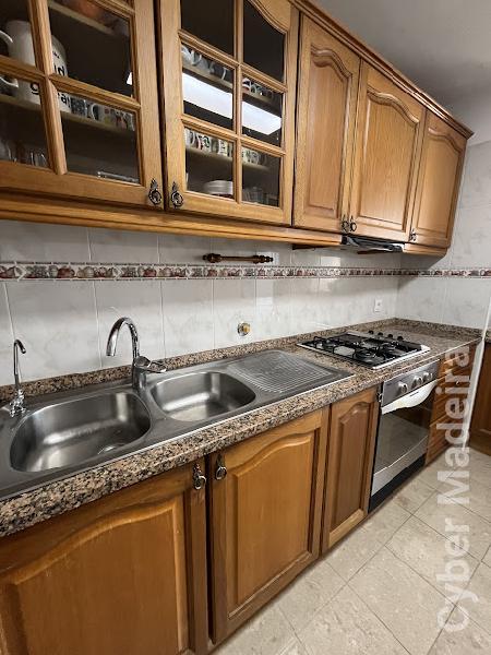 Móvel de cozinha com placa a gás, forno elétrico, exaustor e lava loiça duplo