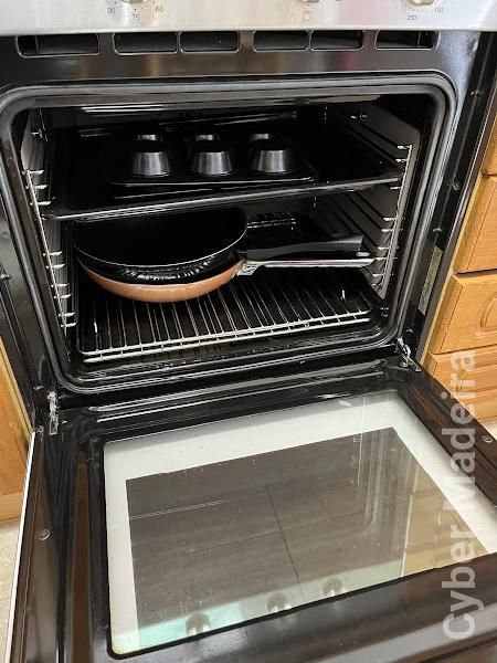 Móvel de cozinha com placa a gás, forno elétrico, exaustor e lava loiça duplo
