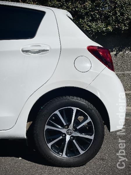 TOYOTA YARIS 1.4 D-4D 90cv Gasóleo