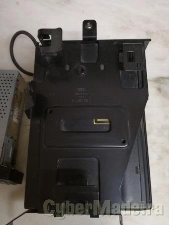 Rádio com caixa de 6 CD original da Audi (A3)