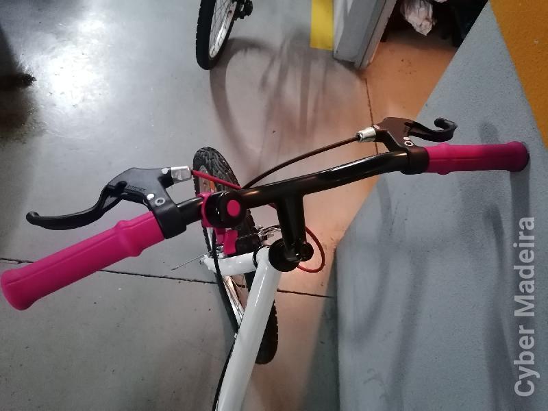 Bicicleta de Trekking criança BTWIN - 20 polegadas (6-9 anos) Outros Menina Bicicleta de Trekking criança BTWIN - 20 polegadas (6-9 anos)