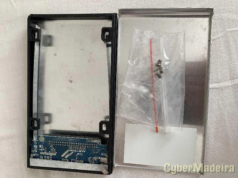 Caixa com controladora para disco rígido IDE 2.5  Lacie