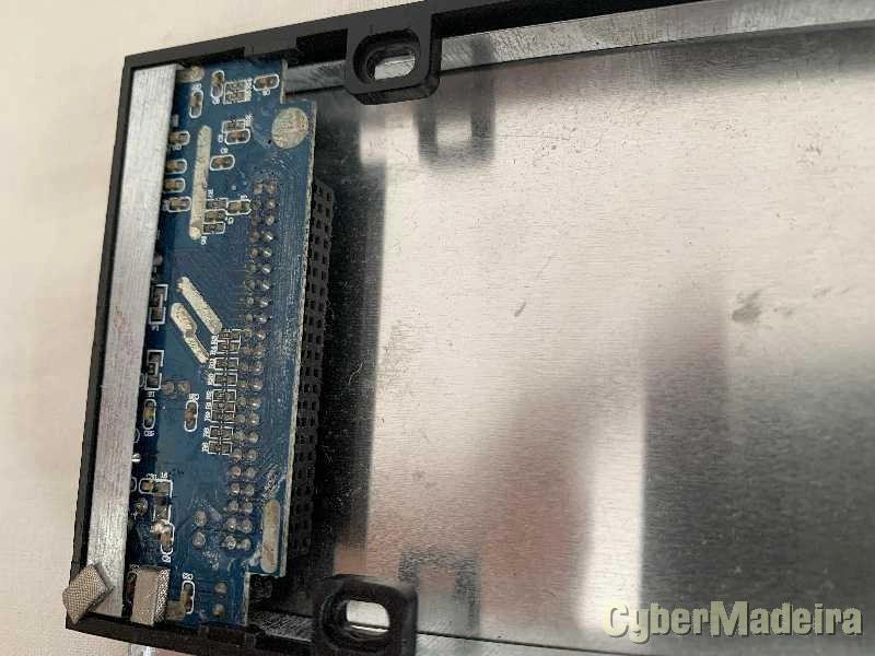 Caixa com controladora para disco rígido IDE 2.5  Lacie