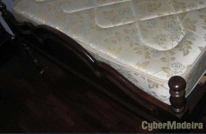 Cama casal e cabeceiras