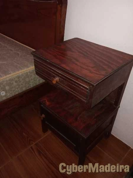 Cama e mesa de cabeceira (SEM COLCHÃO)
