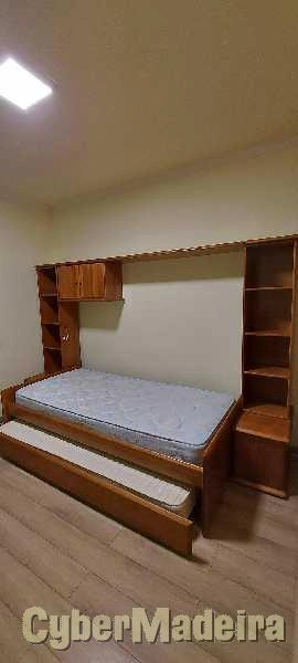 Cama Juvenil com dois colchões e Móvel em conjunto - Madeira Pinho Sueco Maciço