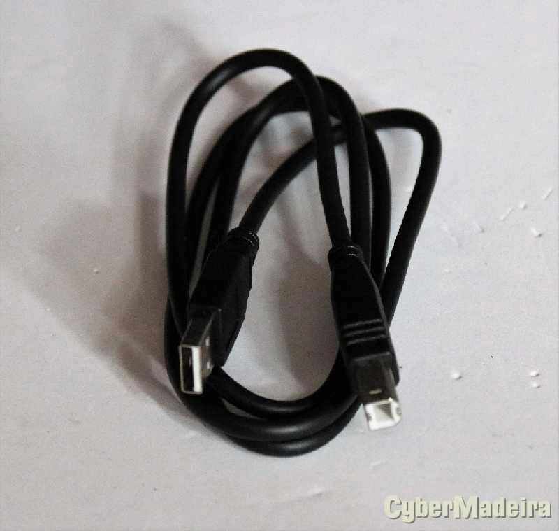 Carregador Universal e 15 cabos de ligação diversos