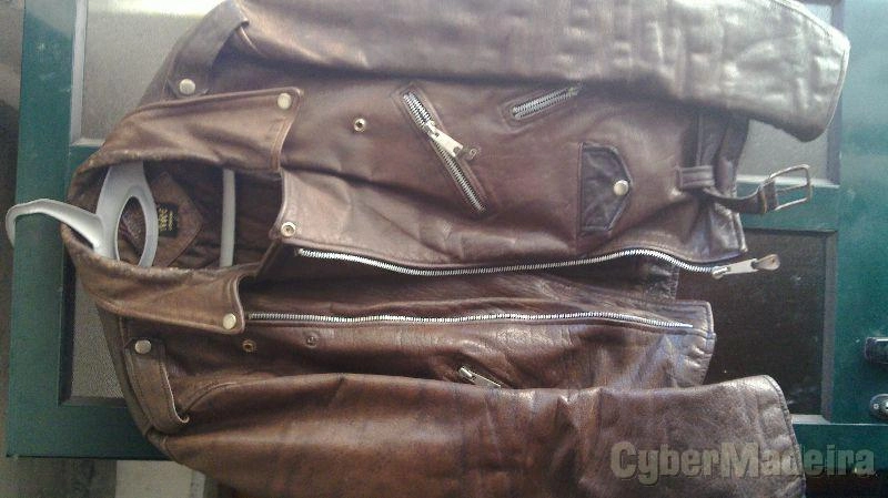 Casaco de cabedal motoqueiro