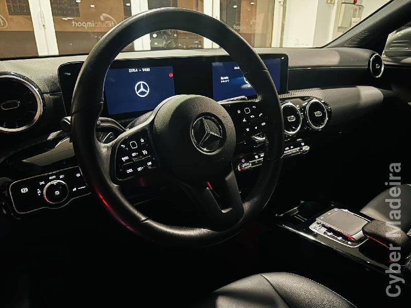 MERCEDES CLA 180D SHB AUTOMATICO NOVO MODELO Gasóleo