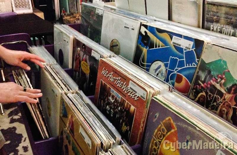 Compro / Troco  CD'S e Vinyl  de  MUSICA